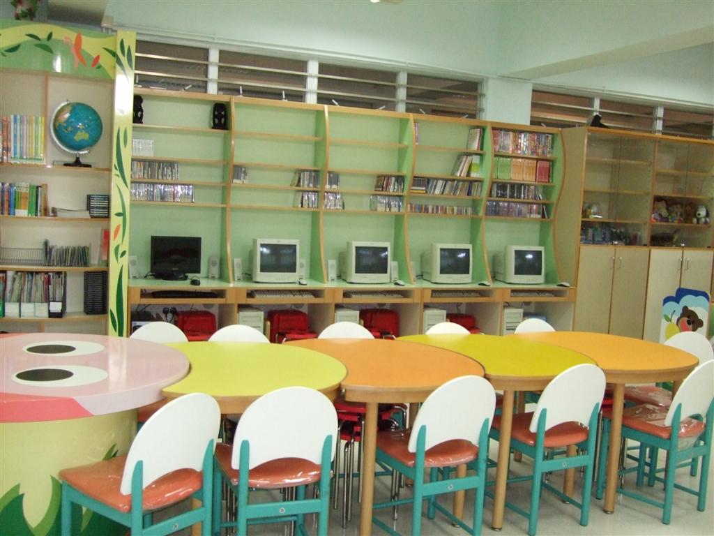 圣安当小学中央图书馆设施简介